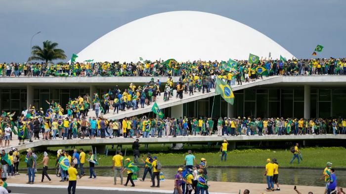 BorisLuisMtz's tweet photo. El mundo cerró filas para proteger el mandato constitucional del hermano Lula, el intento golpista no logró su objetivo aunque sí puso en alerta a los hombres y mujeres de bien que luchan por difnificar a los pueblos, algo que siempre evitará la derecha continental https://t.co/7tF6AP6X2n