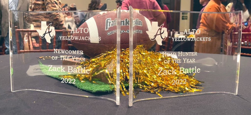__KjB__'s tweet photo. Proud is an understatement! 🎉 #12isMINE #ZackaryBattle #SophomoreYear #1stTeamAllDistrict #NewcomerOfTheYear #HeadHunterOfTheYear @z_battle06 https://t.co/kpsWQ0mbny