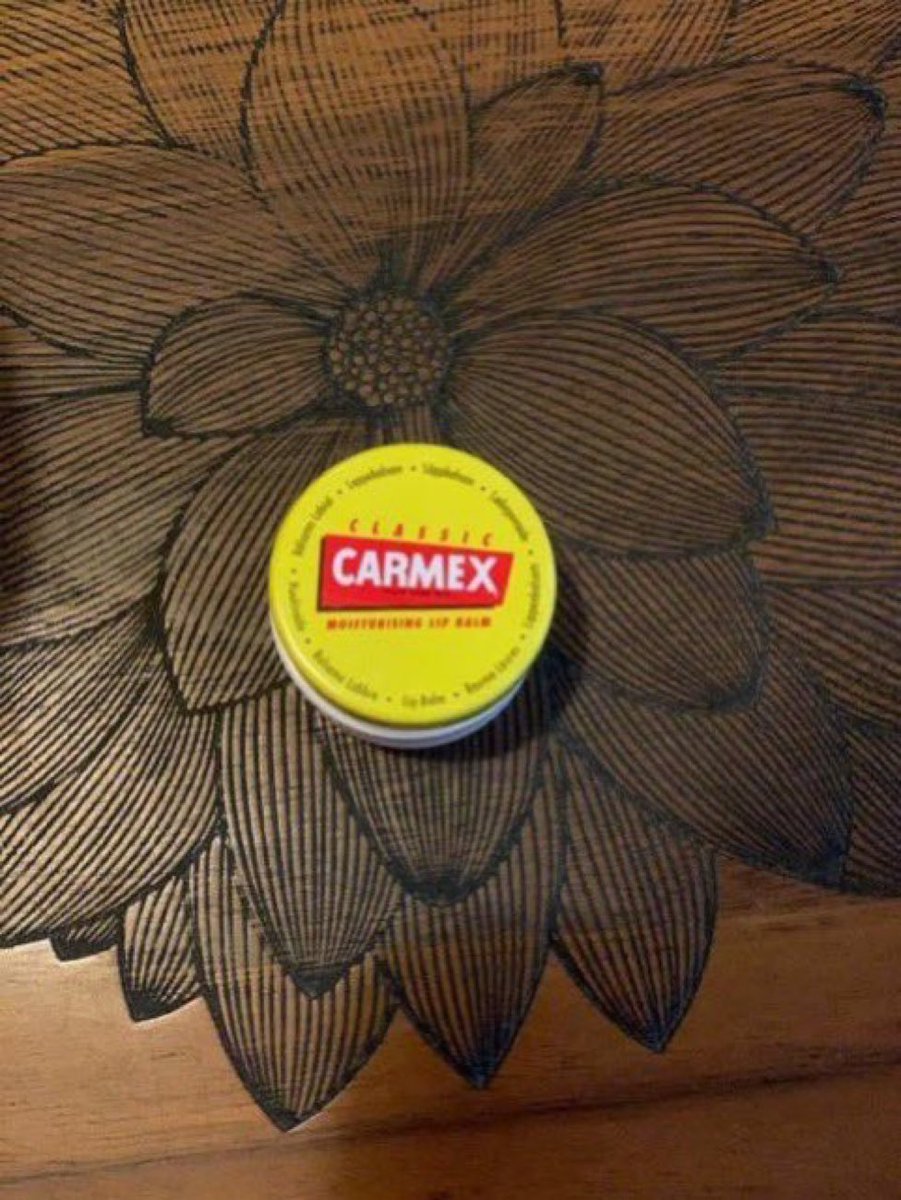 Carmex Lip Balm🙅🏻‍♀️🥶 dryness🧡