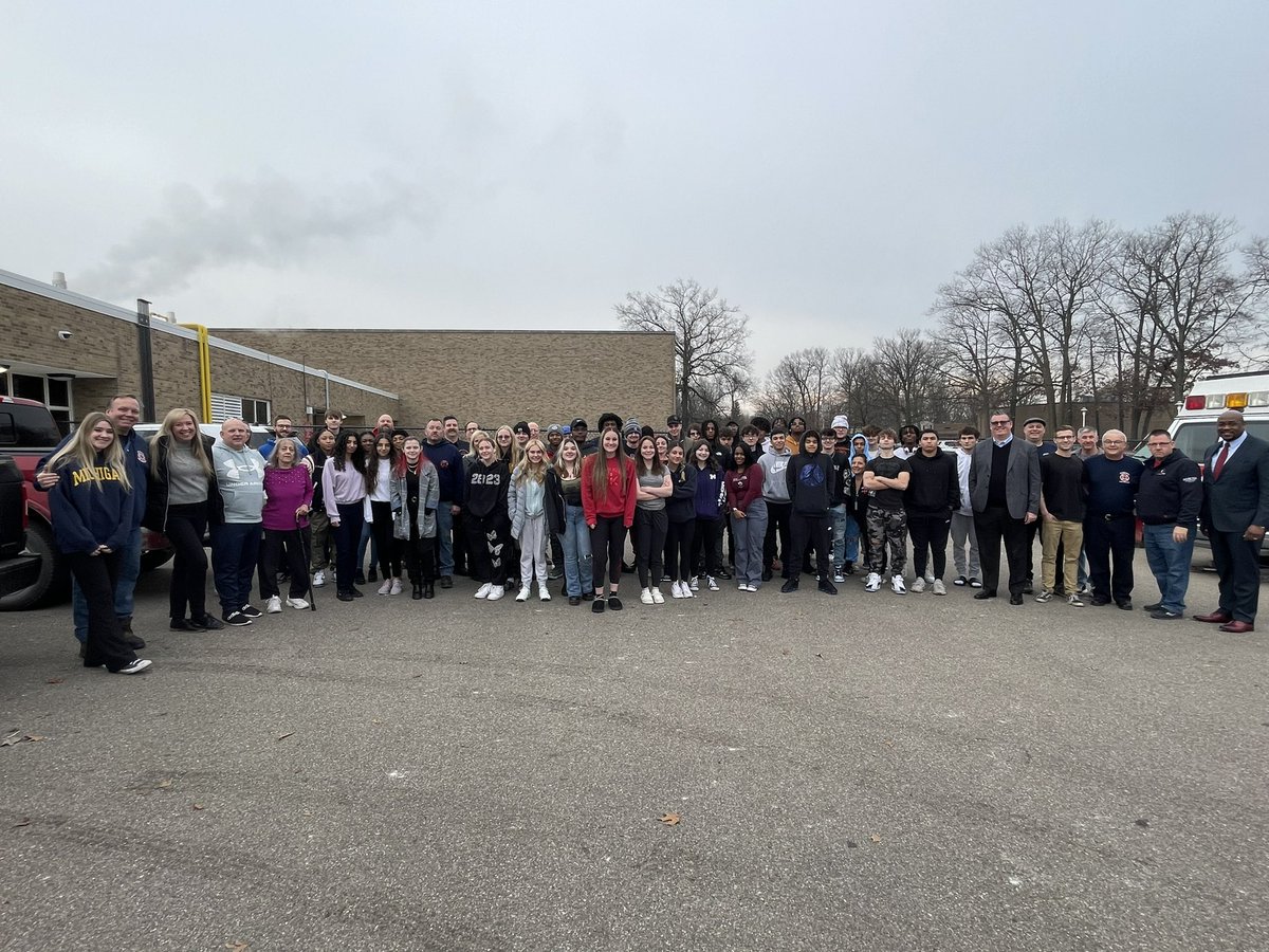 FordCTC's tweet image. The most epic return to school breakfast ever!  Thank you to our law and public safety advisory team for making breakfast and networking with our students.  #fordctc #skilledtrainedready #edpathwaystosuccess #greatfuturesstartrighthere