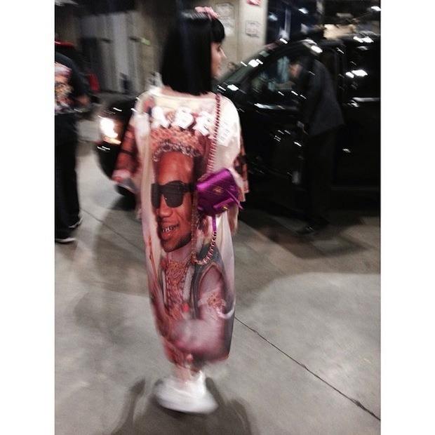 100pbased's tweet image. @katyperry rocking the @LILBTHEBASEDGOD designed by Isabel SK! Such a legendary moment in #Based history. People forget B had the game on LOCK