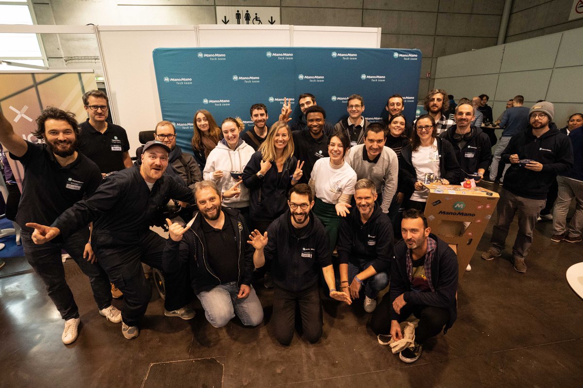 FouDouFaFa's tweet photo. Le dernier @bdxio était CANON ! Au-delà du fait que l'organisation s'est bien déroulée, j'ai le sentiment que nous avons rempli notre mission d'utilité publique en tant qu'association loi 1901. Bon après... c'était un peu schizo pour moi:
👉 sponsor avec @ManoMano_Tech le jour 🌞 https://t.co/nxov28b2Td