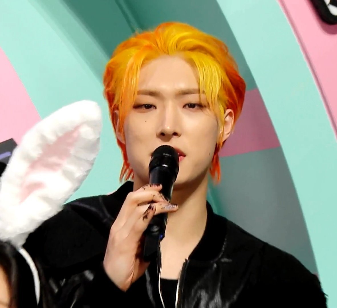 MINSGGI's tweet photo. I just want to show off my fire hair because it looks dope. https://t.co/PAcd8yGMvE