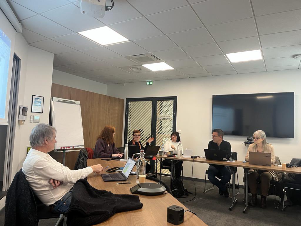 The #ESITL partners join in París to revise the results of the project. The whole group working together in the @AFT_TL premises under the coordination of @THIERRYLEFEUVR1 @EUErasmusPlus