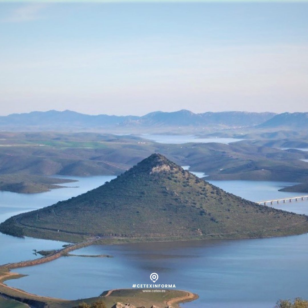 #CetexInforma➡️El cerro Masatrigo será declarado 'Monumento natural', una categoría que a día de hoy solo tienen cinco espacios en #Extremadura, que son Los Barruecos,la mina La Jayona,las cuevas de Fuentes de León, la del Castañar y el berrocal de la Data.
Fuente <a href="/hoyextremadura/">Diario HOY</a>