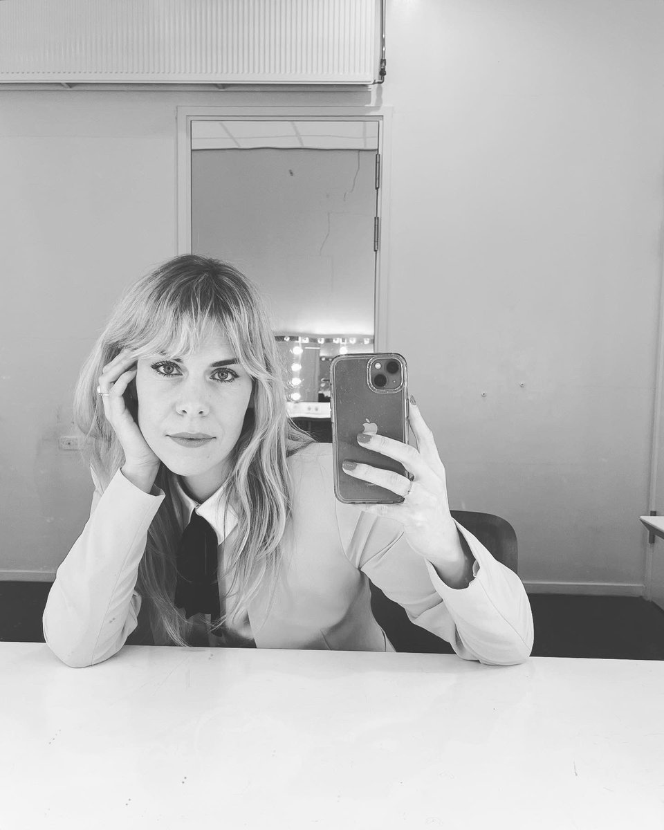 whoisBlackbird's tweet photo. 💗LOVE LETTER💗 Ik ben deze maand op tour met @LeoBlokhuis &amp; Strange Brew (met @yorickvannorden &amp; @AnneSoldaat)!! Onze show staat in het teken van het geweldige muziekjaar 1983, kom je kijken? 🎫🎶 https://t.co/uDq4Eklgag https://t.co/v3qevWHCk8