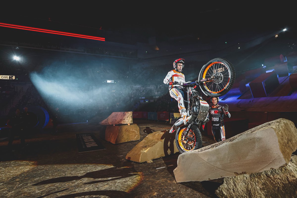 DobleHonda's tweet image. This weekend Doble Motorcycles attended the @dl12indoortrial in Sheffield which was a mind blowing, fantastic event. We couldn&apos;t believe the skill of all the riders, on the fantastic trials machines. 

Get your own trial bike by giving us a call!

#TrailAndError 
#WeAreBikers
