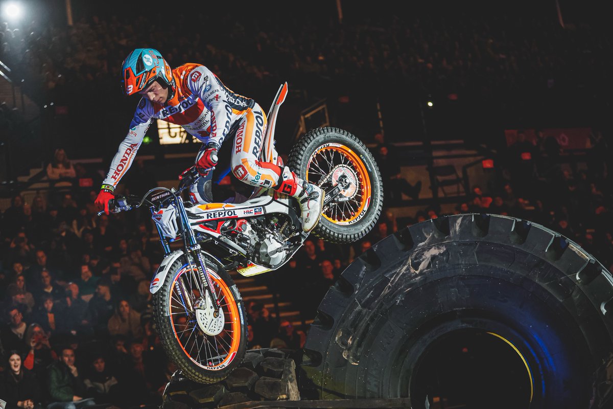 DobleHonda's tweet image. This weekend Doble Motorcycles attended the @dl12indoortrial in Sheffield which was a mind blowing, fantastic event. We couldn&apos;t believe the skill of all the riders, on the fantastic trials machines. 

Get your own trial bike by giving us a call!

#TrailAndError 
#WeAreBikers