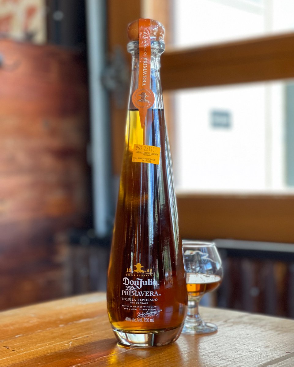 It's Tuesday... you know what that means 🌮 🌮 🌮 Tonight we have $3 tacos and $10 pours of Don Julio Primavera. Stop in or make a reservation at Bakersfieldtacos.com.