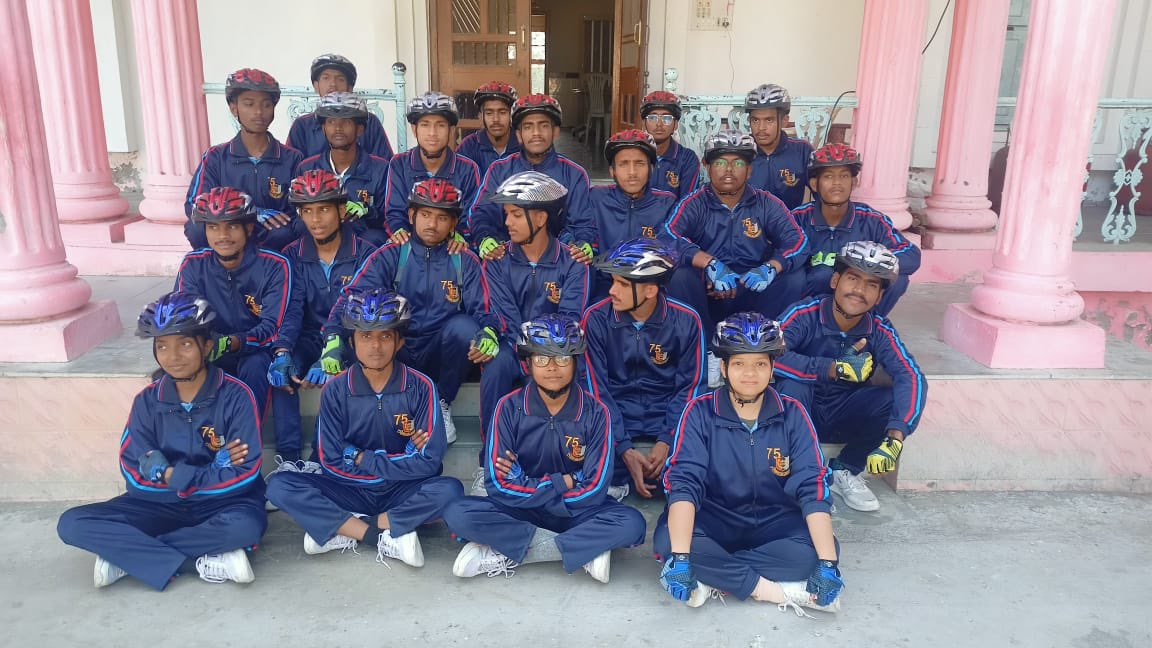 manavmahida91's tweet photo. #sabarmaticyclerally 🇮🇳                        Jai hind                                                              Today we completed around 80 kms from Kareli to Bharuch.               @PMOIndia @CMOGuj @NCC_Dte_Gujarat @HQ_DG_NCC @ADevvrat @ArvindKapoorTYG https://t.co/6vHVw8TguK