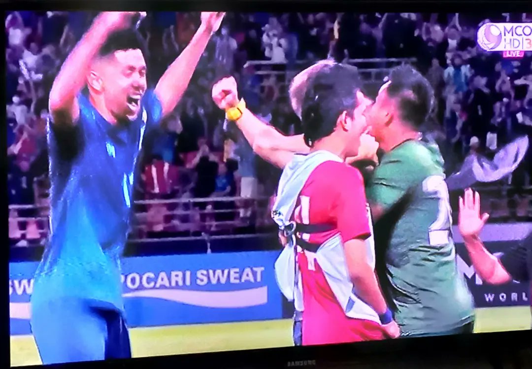 จบเกม 
ไทย 3-0 มาเลย์เซีย
(รวม 2 นัด ไทย 3-1 มาเลย์เซีย)
ผ่านเข้าไปชิงชนะเลิศพบเวียดนาม
#AFFMitsubishiElectricCup2022
#ฟุตบอลไทย
#กีฬาไทย
#keelathai
#klt