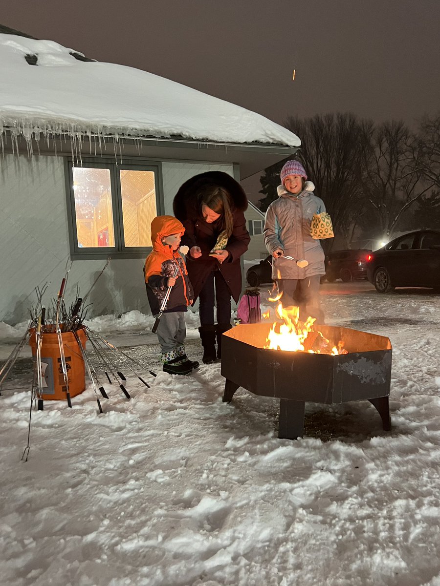 FargoParkPace's tweet photo. Our first S’mores &amp; More of 2023 was a hit last night. It was a beautiful night to roast some marshmallows. We’ll be back at 5:00 pm on Jan. 16 at Clara Barton. 

#FargoParks https://t.co/rjrqa9ZCCZ