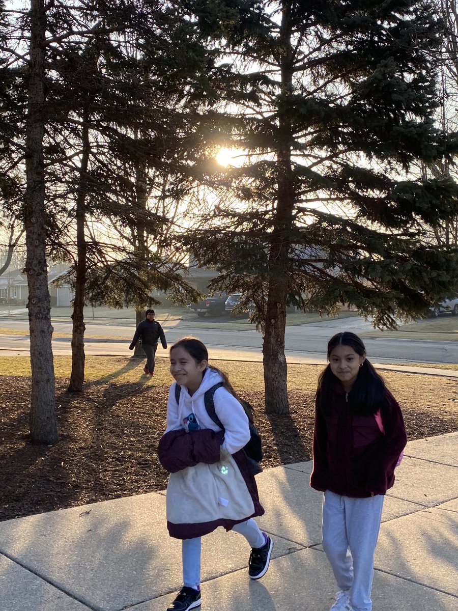 MMarzan5's tweet photo. Good morning! Love this part of the school day 🥰 @d59saltcreek https://t.co/xuyJV0xviP