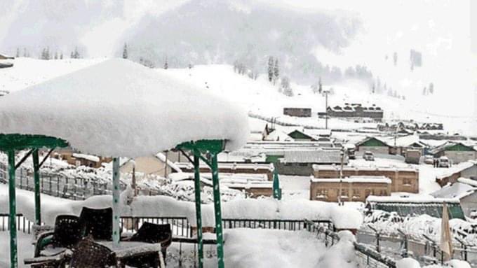 Tejinder013_NC's tweet image. Kashmir covered with a white sheet of snow

#HeavySnowfall #JammuKashmir
