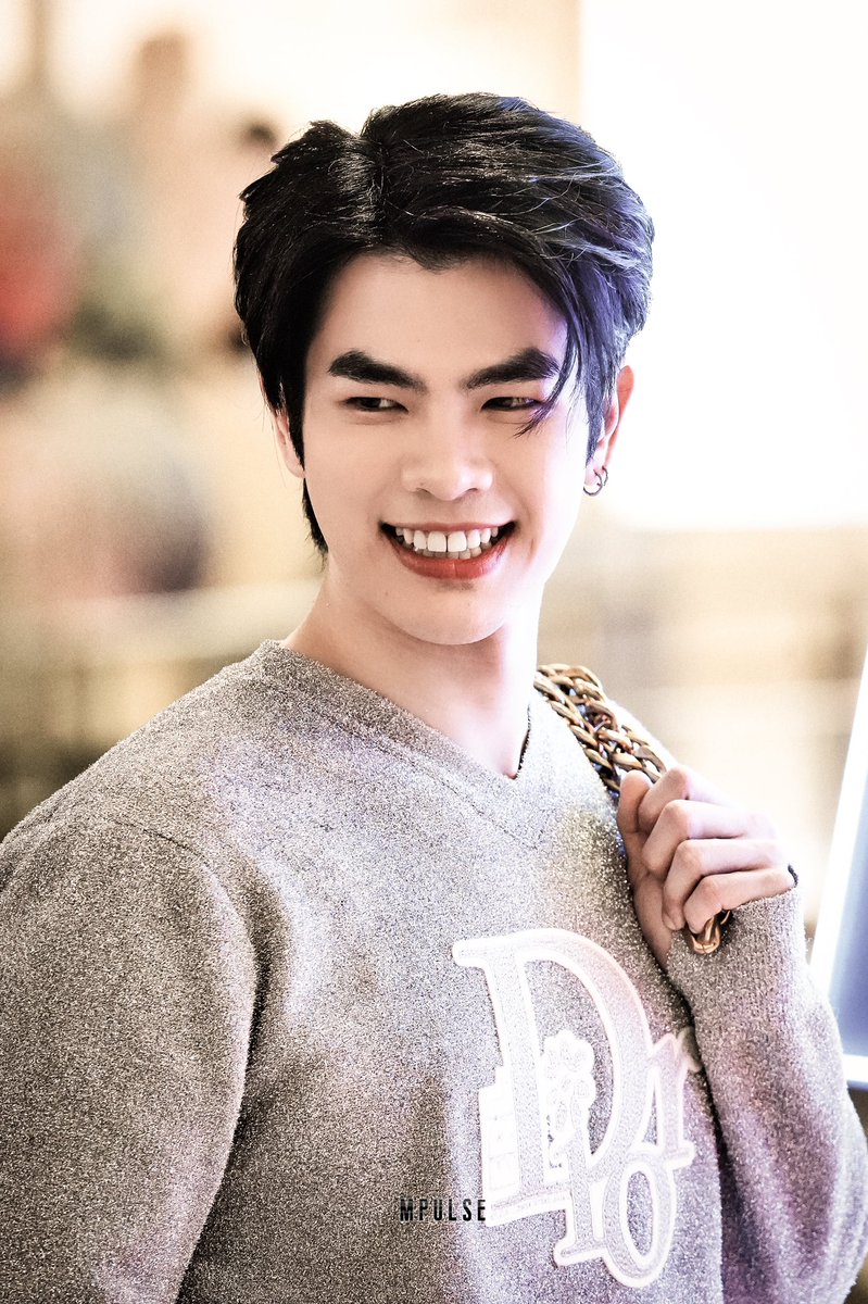 GN my sMile :)💚
These days have been very hard at work and life that I have barely time to support you as I would like. 
I've missed you so so much 💚💚

Let's stay together for a long time &amp; I hope you have a wonderful night!!

[<a href="/milephakphum/">mile phakphum</a> #MilePhakphum
#GreenyRose]