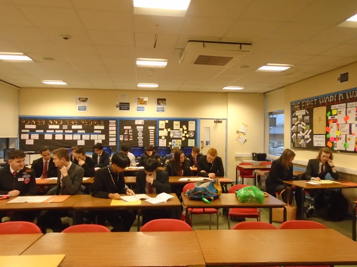 st_ict's tweet photo. A brilliant revision session run by Mrs Morton this morning with our A level students working with our GCSE students. It was an opportunity for our Y13 class, who have performed so well this year to pass on their knowledge to our excellent GCSE students. @StPetersSch https://t.co/BxYVHi3wte