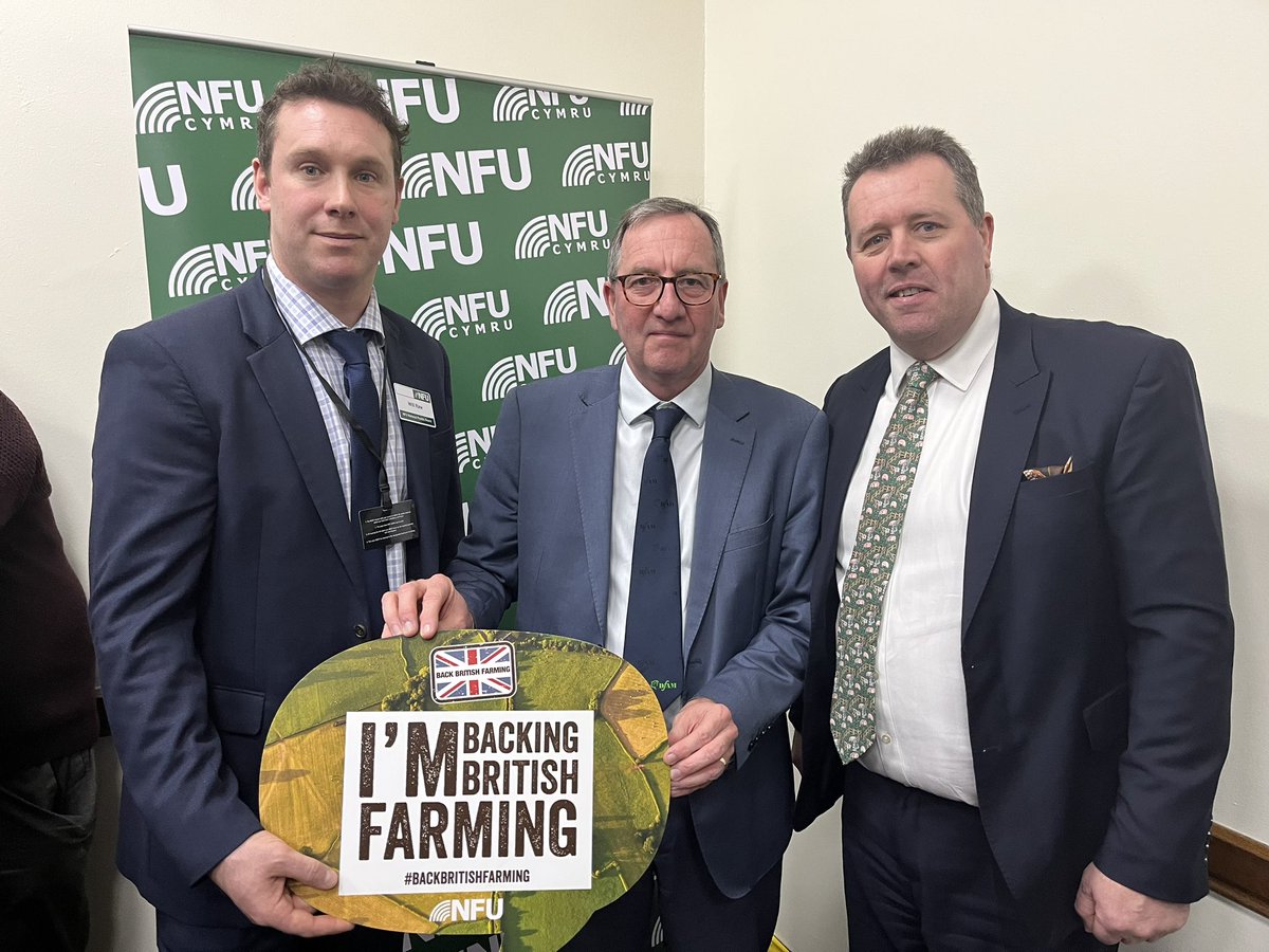 Vote4PaulHowell's tweet photo. Today I made a pledge to stand up for our farmers in response to the growing threat of Avian Flu. 

The UK is currently experiencing its most severe outbreak of Al with this notifiable disease affecting captive birds, poultry, and wild birds. https://t.co/yb3Tw32QmG