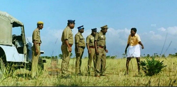 the__TUV's tweet photo. - "அய்யா நா வாங்கி வச்சிருந்த டிக்கெட்ட காணோங்கய்யா😳😳😳"

~ "டிக்கெட் வாங்குன ஆணவத்துல barcode மறைக்காம social mediasல ஷேர் பற்றியா..."

- "ஐயோ. ஆமங்கய்யா..."

~ "பின்ன எப்படி இருக்கும். போய் ஜெய டீவில கத்தியும் , வேதாளமும் போடுவாங்க போய் பாரு‌🙄🙄🙄" #VarisuFDFS #ThunivuDay https://t.co/FT5GxOGPWi