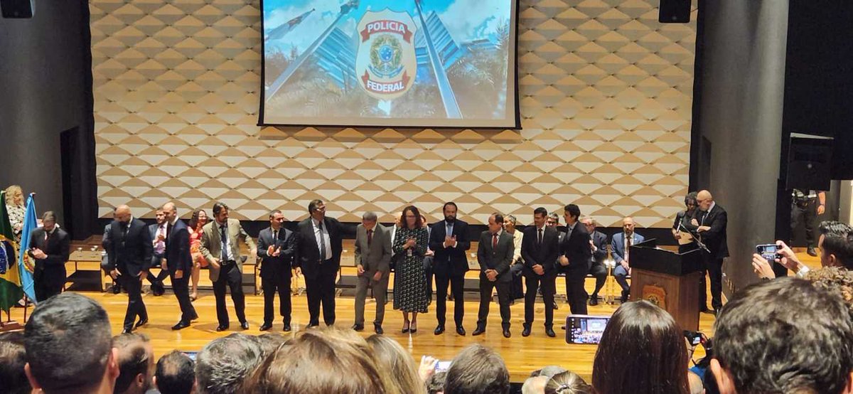 portalR7's tweet photo. Não vamos aceitar interferências, diz novo diretor-geral da Polícia Federal (PF) https://t.co/OYaRPtoWyc https://t.co/jsOD8xxfKV