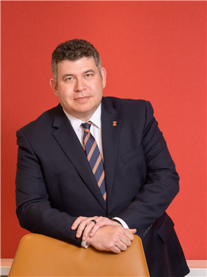 BeckmanIllinois's tweet photo. Mark Cohen, the dean of @ILLINOISmed and a Beckman researcher, was recognized as a Founder Professor in Engineering.

His work to partner engineering &amp; healthcare made him a standout candidate for the professorship, which supports interdisciplinary study.▶️https://t.co/PoDujLaQz0 https://t.co/nFsaFhikma