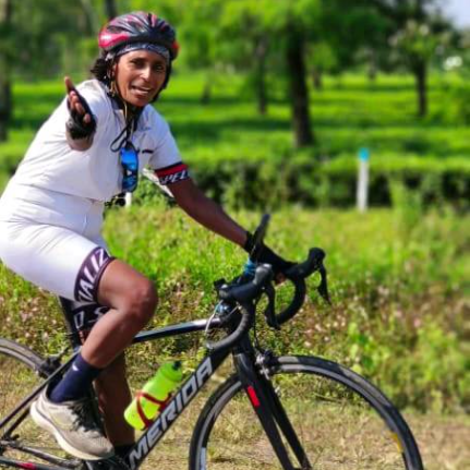 storyofwoman_'s tweet photo. Our Woman of the Week! In Nov 2022, Preeti Maske cycled 3,955km across the entire East-West corridor of India. Having "accidentally" gotten into cycling only 5 years ago, she has now set a Guinness World Record for the fastest female solo cyclist to make this journey. 💪 https://t.co/AlkVNqnTTv