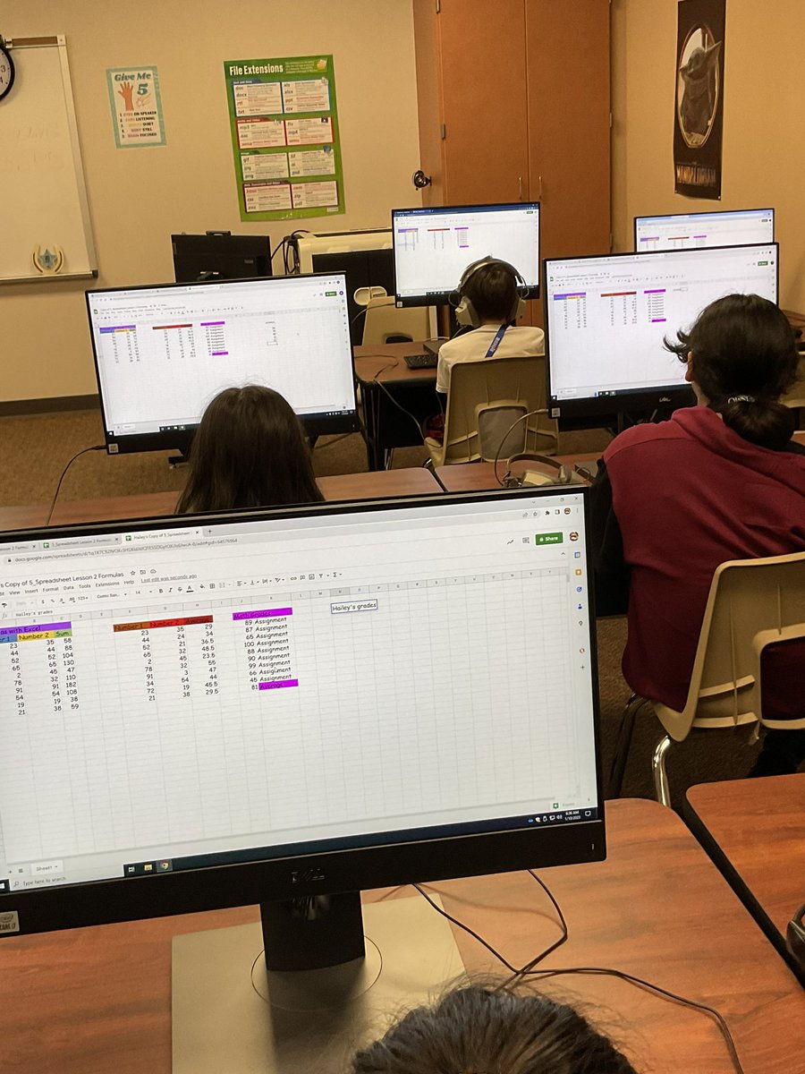techwithtodd's tweet photo. 5th graders @StanleyStampede are learning how to use formulas to find sums and averages.  Ms. Osten’s class did great using Google Sheets.  @GoogleForEdu @katyisd #techwithtodd #edchat #edtech https://t.co/0SGPxsh4yj