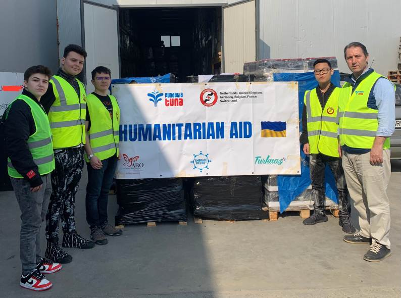 Tuna Vakfı, Ukrayna’ya yardım tırı gönderdi. Türk ve Romen iş adamları tarafından 1995 yılında Romanya’da kurulan ve 28 yıldır faaliyet gösteren Tuna Vakfı, savaş mağduru Ukraynalılara yardım eli uzattı.

hizmetten.com/tuna-vakfi-ukr…