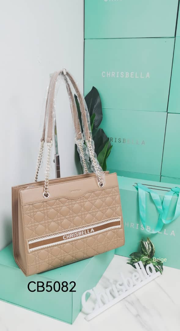 feetsnarms's tweet photo. Ladies Fashionable Bag

Brand; Chrisbella 

Available in colors as seen

Free delivery to anywhere in Nigeria only..

Please send a direct message to order https://t.co/b95rdVH7s9