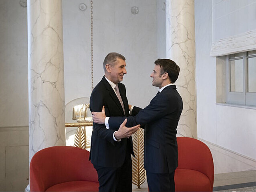 MichalKoran's tweet photo. 1/2
Disappointing, Mr. President @EmmanuelMacron 
Providing a photo-op,3 days before the presidential elections, to a candidate who is being investigated in France for illegal transactions, is plain wrong. And yes, of course, Mr. @AndrejBabis does use you heavily in his campaign https://t.co/uLIVtpmMtr