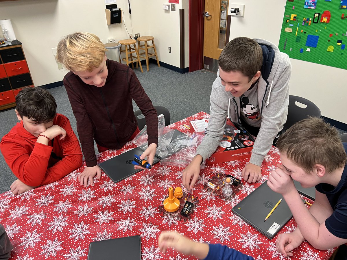 EastJordanSTEM's tweet photo. This sixth grader was excited about his electricity kit from home - and wanted to share it in STEM! #ejSTEM #curious https://t.co/A0AUjpJ08Z