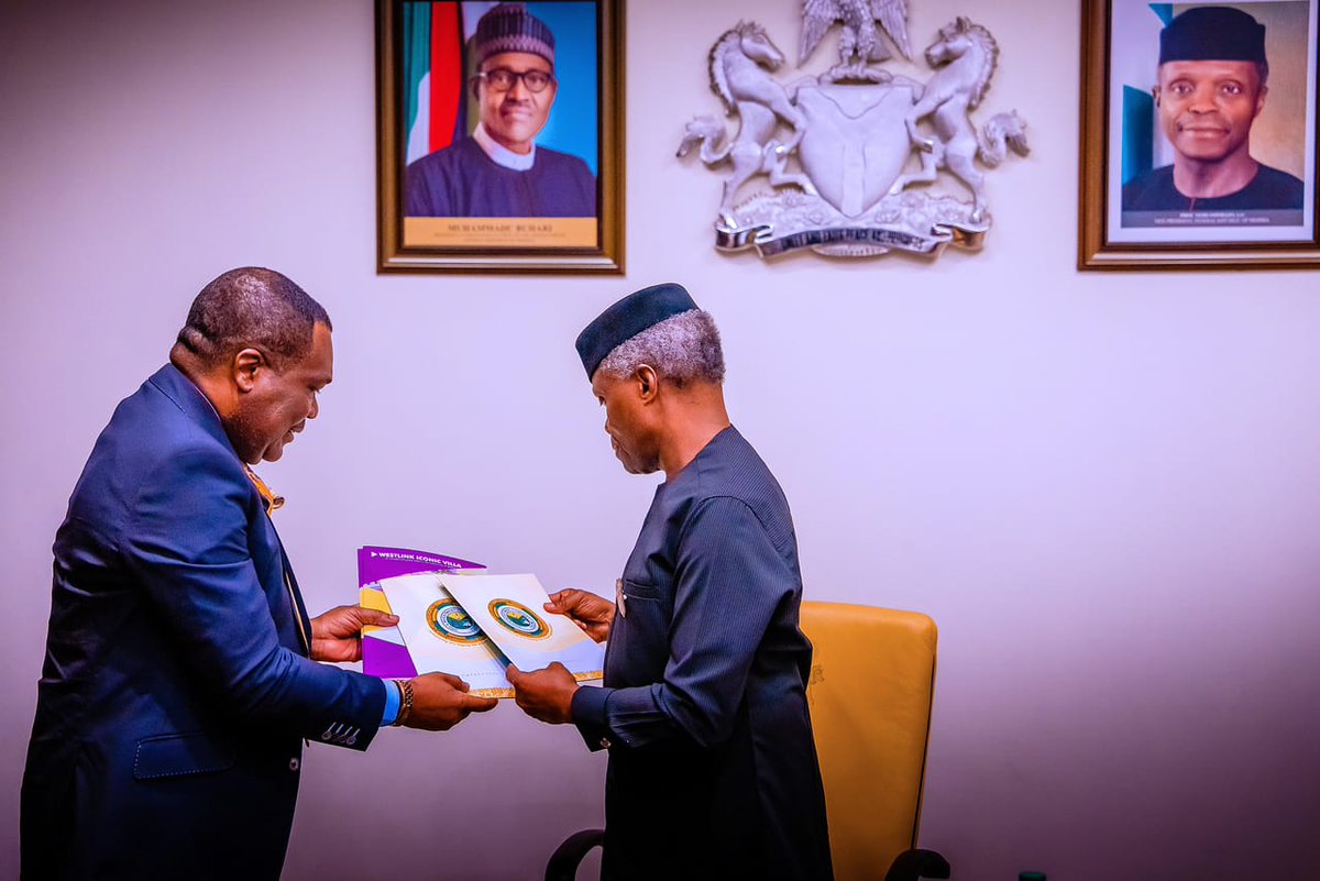 _phi_na's tweet photo. PYO #Workmoodactivated

Vice President Yemi Osinbajo SAN receives in audience the board of Oodua Investment Company led by its Chairman Otunba Bimbo Ashiru at the Statehouse, Abuja. 10th Jan, 2022. Photos by Tolani Alli https://t.co/YaxZ4MF4ZA