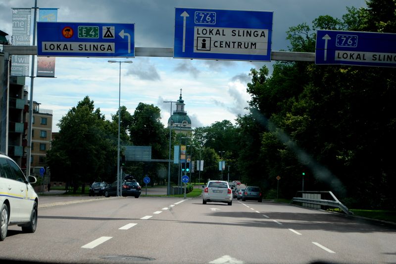 konaya's tweet photo. @axljka Hon har uppenbarligen aldrig försökt att navigera i Gävle, där allt är en namnlös lokal slinga. https://t.co/gLMuQ0fYJP