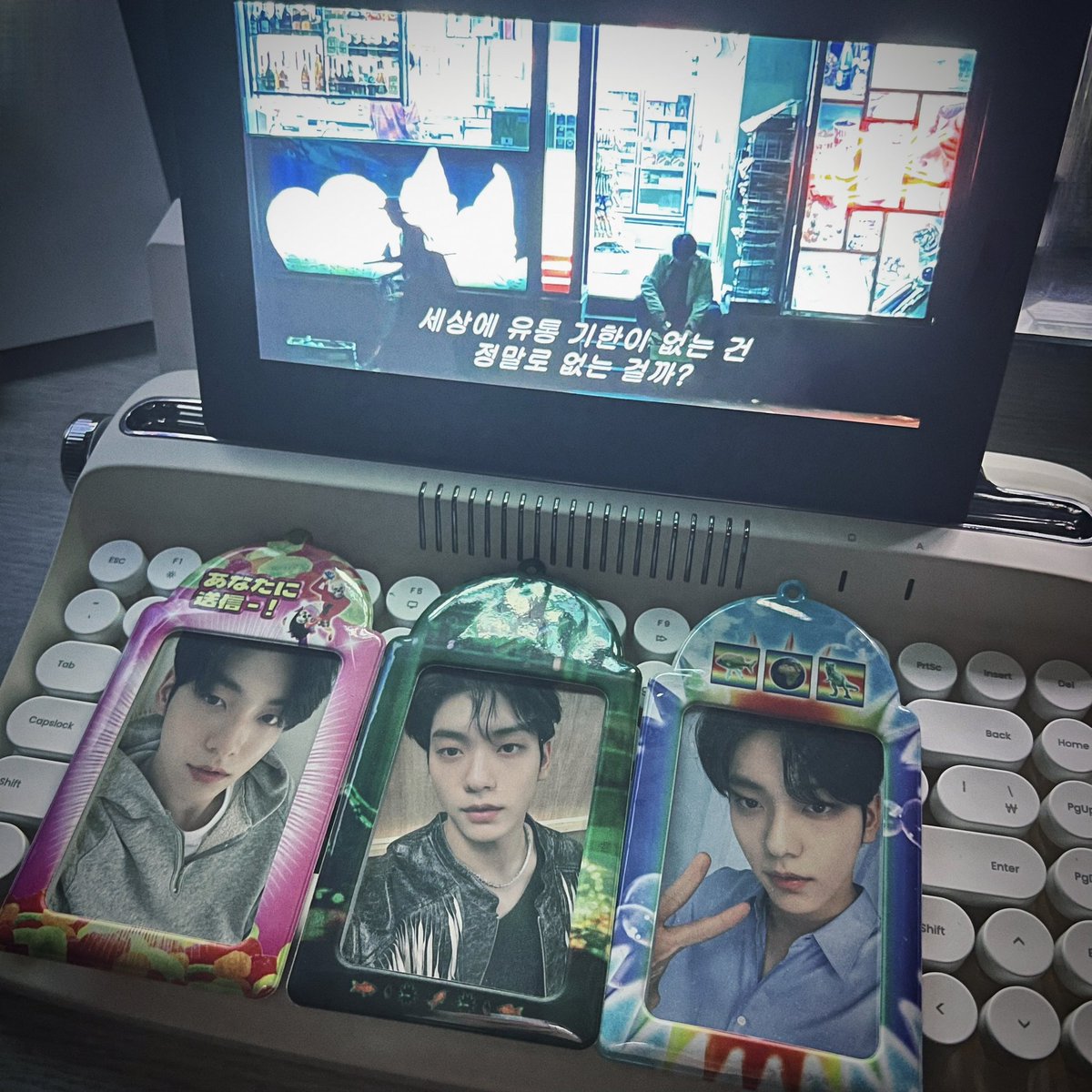 hydragyrum_'s tweet photo. 如果爱情也有保险期，那我爱情的保险期是一万年。

 #목탁문방구
@mmockttt https://t.co/vD910q5Cgt