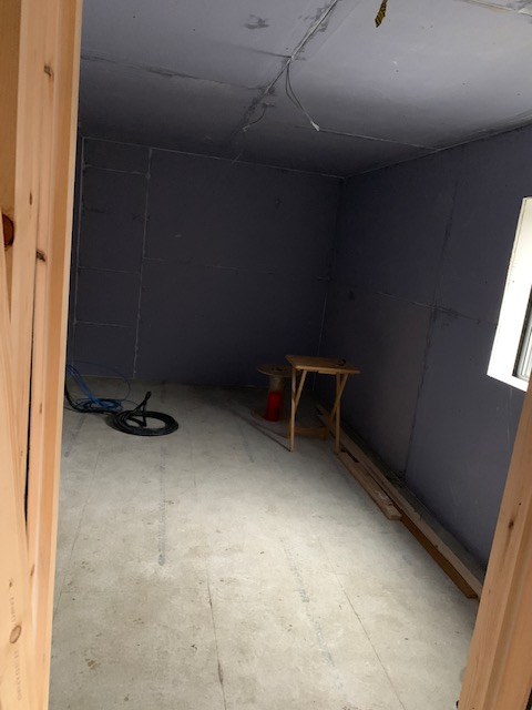 First layer plasterboard is in, #greenglue and second plasterboard layer starts tomorrow! This will be the little control room. :-)
 #studiobuild #studio #coop