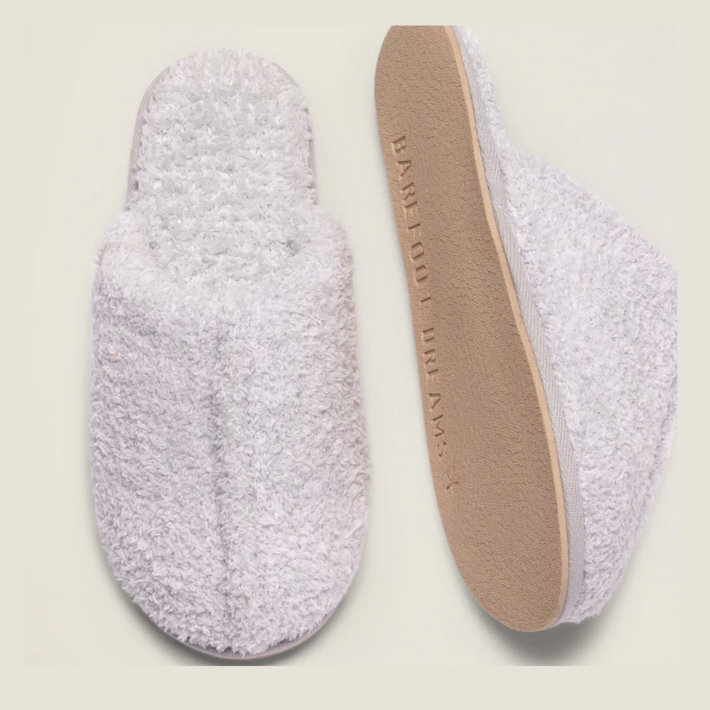 Slip your feet into our signature super soft memory foam padded, wearable indoors and outdoor slippers.
totallyvintagedesign.com/products/cozyc…
#cozyslippers
#comfyslippers
#house shoes
#slipperson
#slipintosomethingcozy
#homewear
#loungewear
#relaxationmode
#snugasabug
#cozyfeet