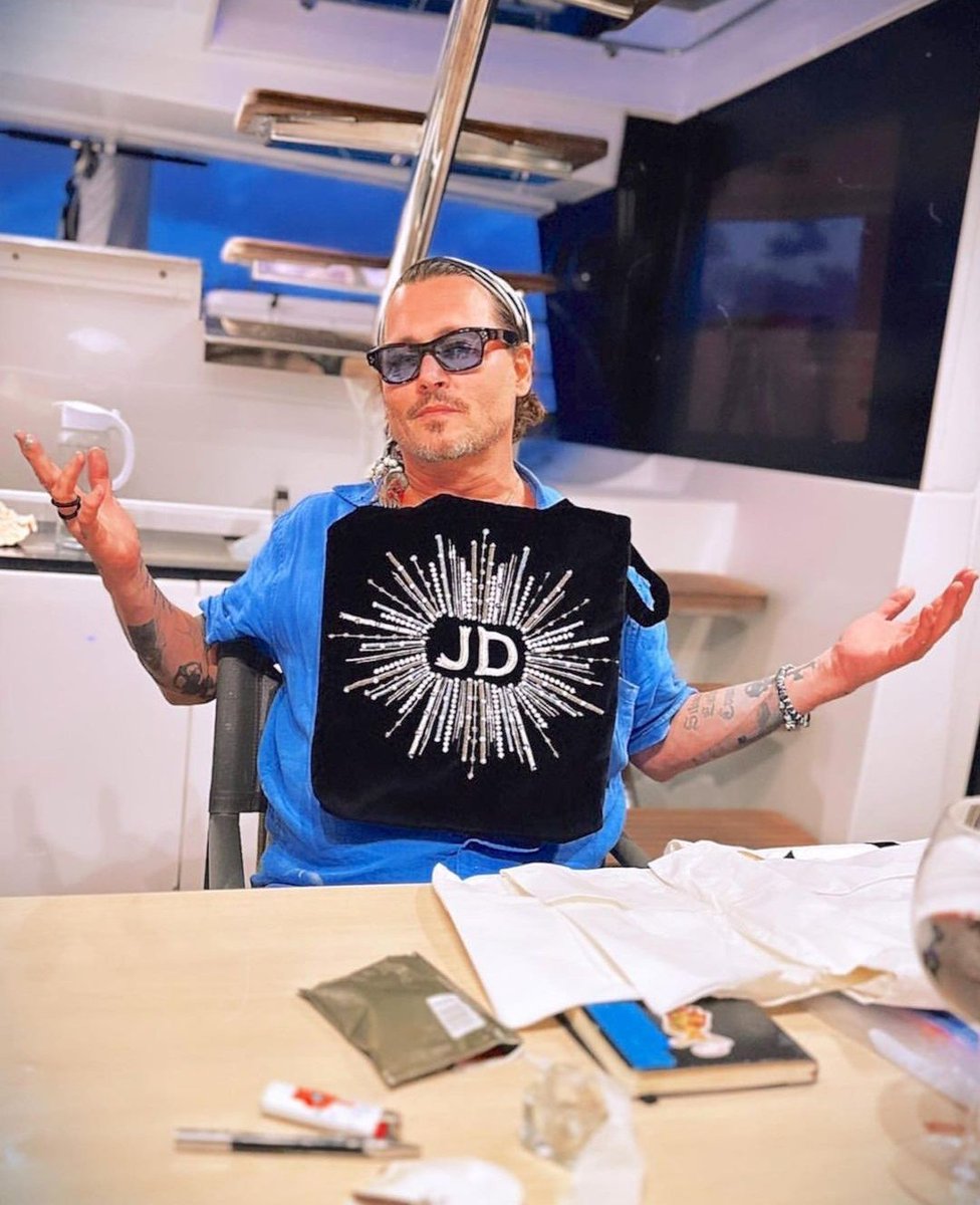 New photo of Johnny Depp ❤️
via Thevampireswife on IG

#JohnnyDepp 
#JohnnyDeppIsALegend 
#JohnnyDeppRises
