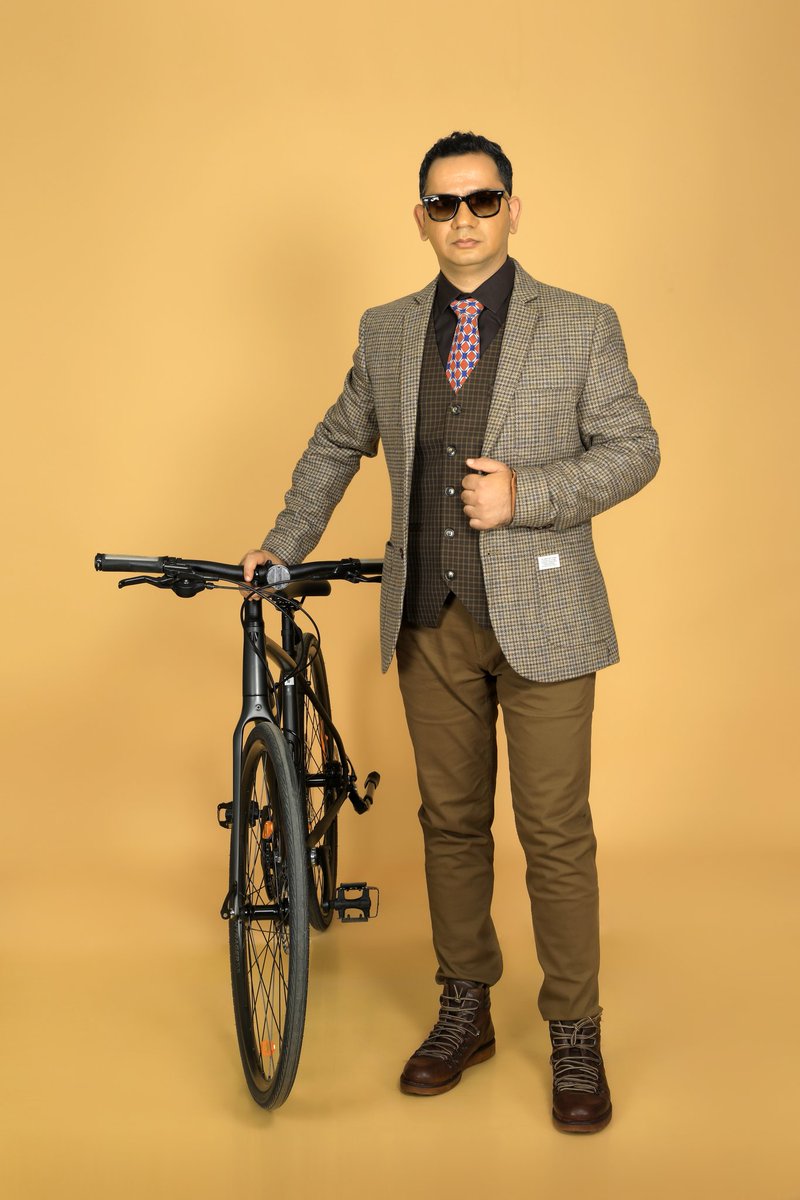pedalandtring's tweet image. "In order to be irreplaceable one must always be different." - Coco Chanel
📷 Sachin Jaiswal 
#fashion #style #formals #suit #model #photoshoot #album #vogue #mensfashion #bloggerlife #cycling #pedalandtringtring #looks #bicyclelove