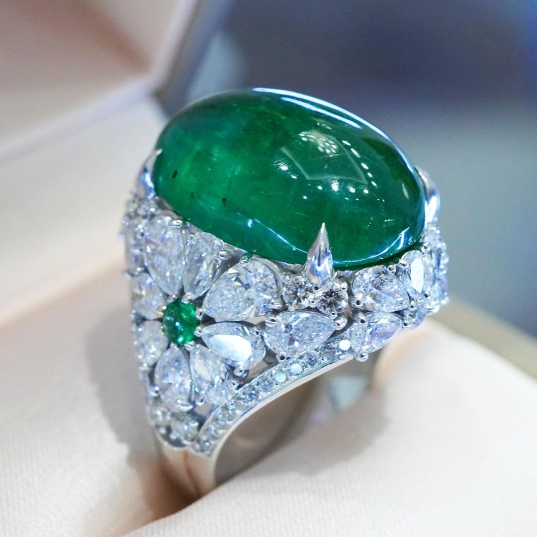 17.77 Carat Cabochon Emerald from IG joejewelry_official

#emerald #emeraldjewelry #emeraldring #emeraldcut #emeraldgreen #emeralddiamond #emeraldeyes #emeraldcity #emeraldcoast #emeraldstone #emeraldcutdiamond #emeraldengagementring #emeraldnecklace