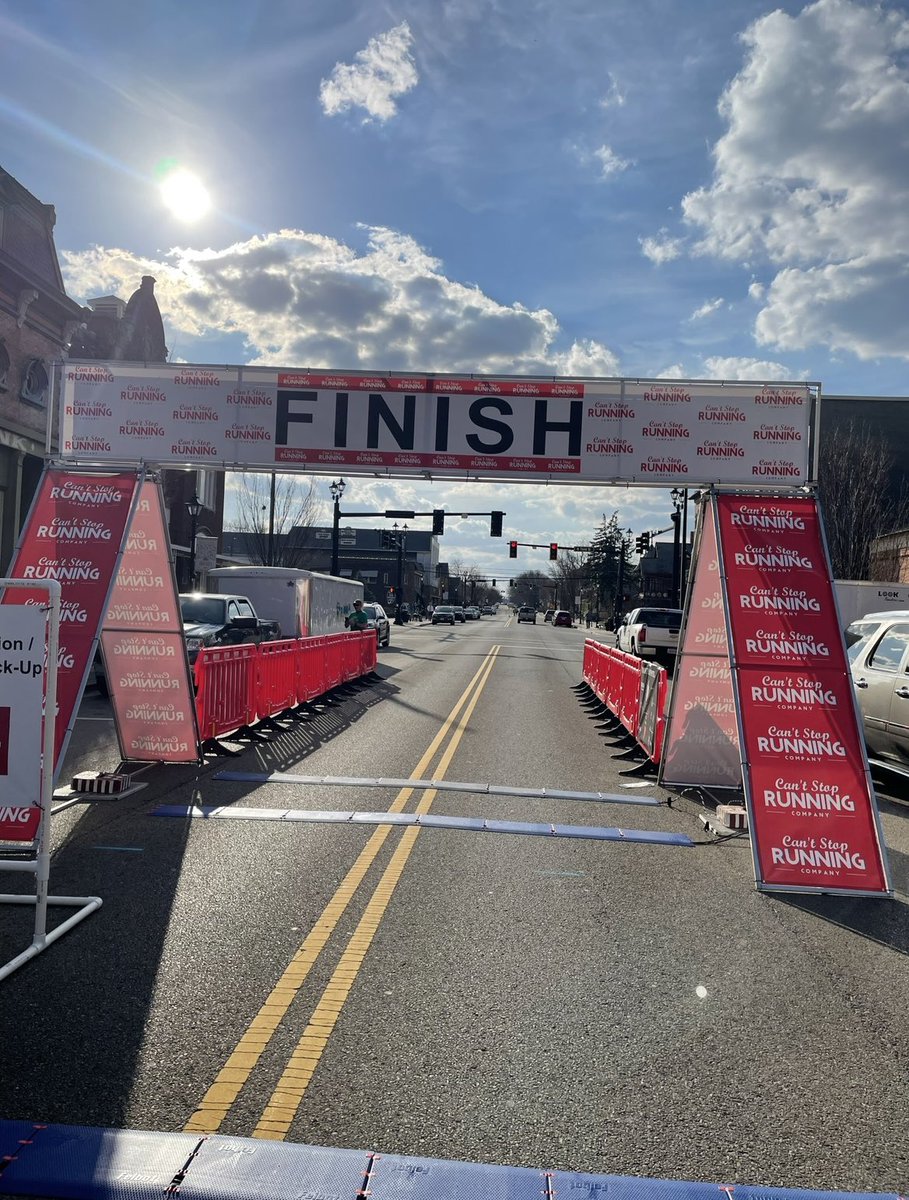 cantstoprunning's tweet photo. Daydreaming of sunshine and finish lines…66 days until the 2023 St Paddy’s Day Brooks 3.1 Beer Run!! https://t.co/bx3VxGYU1s https://t.co/lYznsdYZgS
