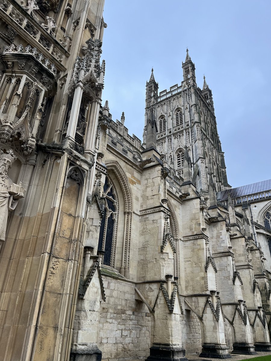 LCostantini89's tweet image. My thanks to Rebecca Phillips, Archivist at Gloucester Cathedral, for allowing me to visit the library and the wonderful collection of manuscripts and fragments! I look forward to another visit soon #fragmentology @GlosCathedral