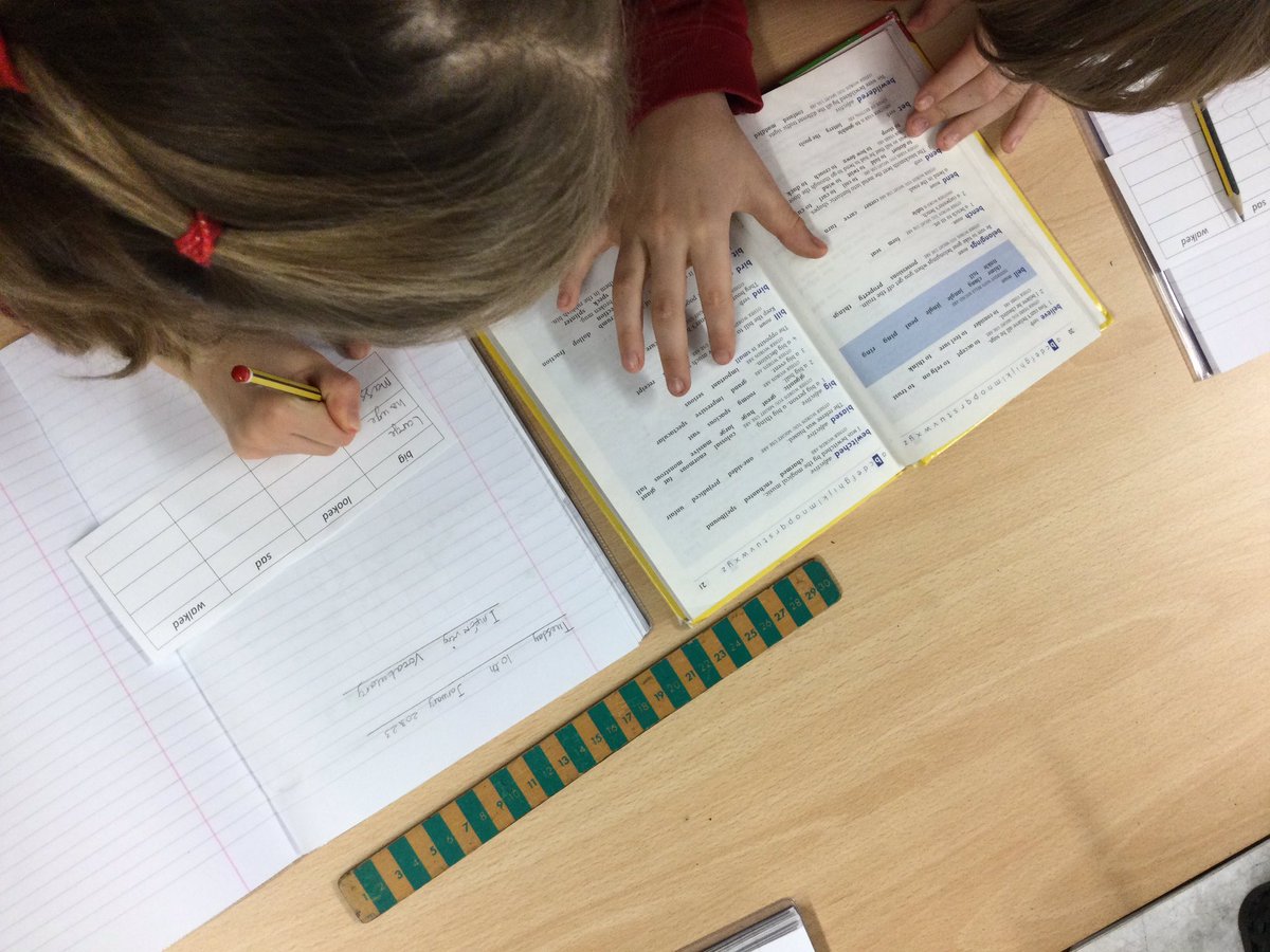 MD_Class3's tweet photo. Children used thesaurus’ to find synonyms to improve their vocabulary in their writing! 😀👍🏻
@MillDamSchool #MDWriting https://t.co/rwQ0OL3sr6