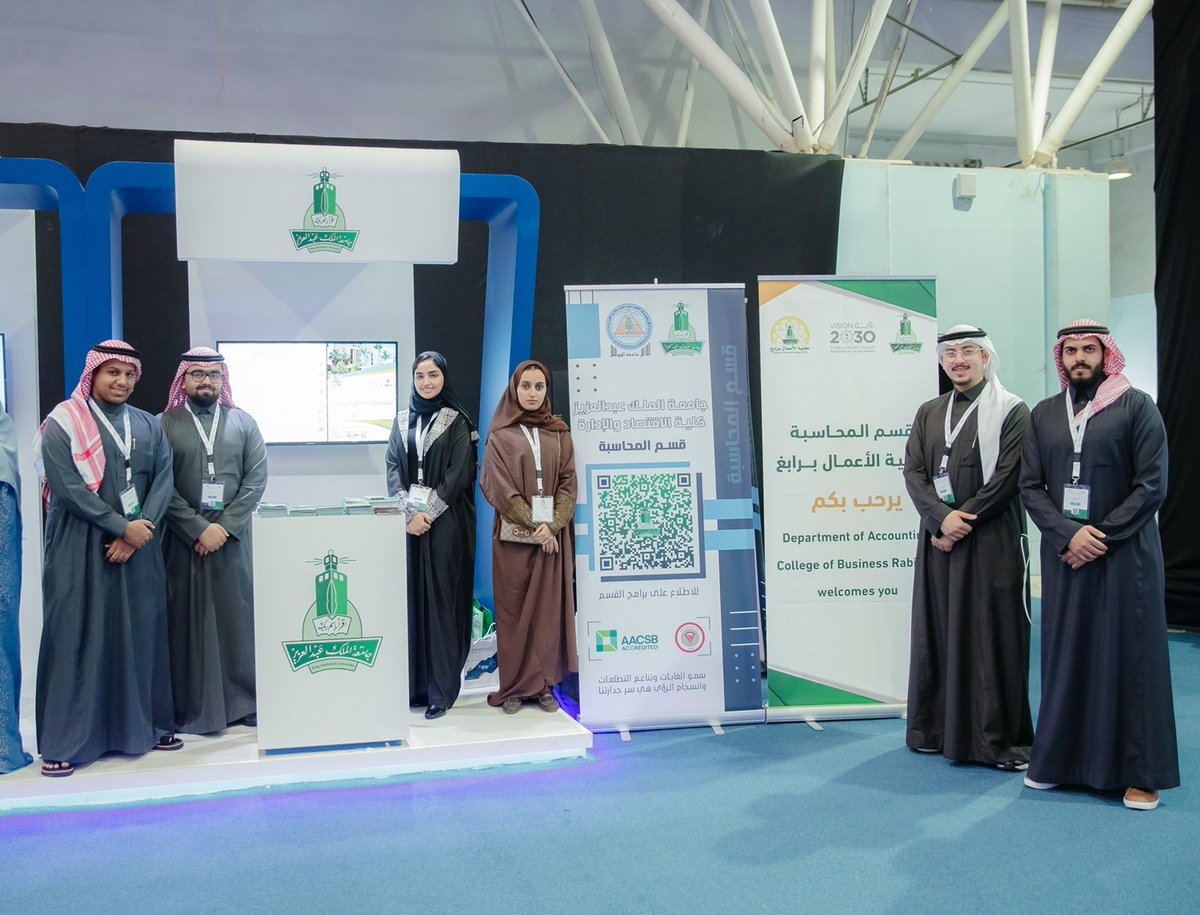 BAP_KAU's tweet photo. تشرفنا نحن اعضاء بيتا الفا ساي بتمثيل جامعة الملك عبدالعزيز في أول مؤتمر دولي للتعليم المحاسبي الذي نظمته SOCPA والذي ضم عددًا كبيرًا من الجامعات والمؤسسات التعليمية والشركات المحاسبية على المستويين الوطني والدولي و سعدنا بلقاء عدة شخصيات محاسبية كبيرة و ابرزها الدكتور محمد بهجت. https://t.co/fc7Ftx4EI0