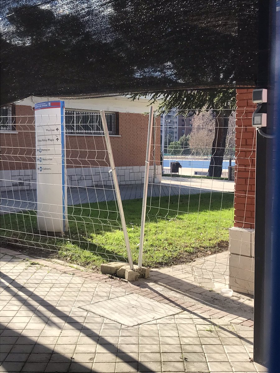 CUATRO MILLONES DE EUROS para jardines verticales en la M30

Mientras tanto, las piscinas del #VicentedelBosque (las de verano y la cubierta) cerradas y sin proyecto de reforma

Para hacernos una idea: construir una piscina de verano nueva cuesta 2,2 millones de euros. LA MITAD