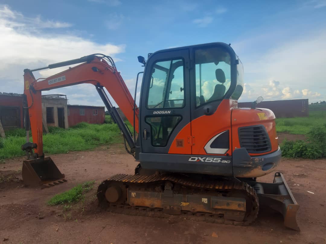 Chifundo_Match's tweet photo. 5.5ton Hydraulic excavator MK45,000,000. Call/WhatsApp on 0995918573 #Malawi #constructionequipment https://t.co/5ah2Xmoptk