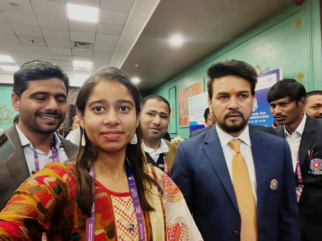 KhushdilKumari's tweet photo. Bhartiya prawasiya diwas❤
@_NSSIndia 
@askabir_ 
@ianuragthakur 
@nssggcuCG 
@NSSRDBhopal 
@PMOIndia 
@YASMinistry 
@NssChhattisgarh https://t.co/Cvhrd7b8sa