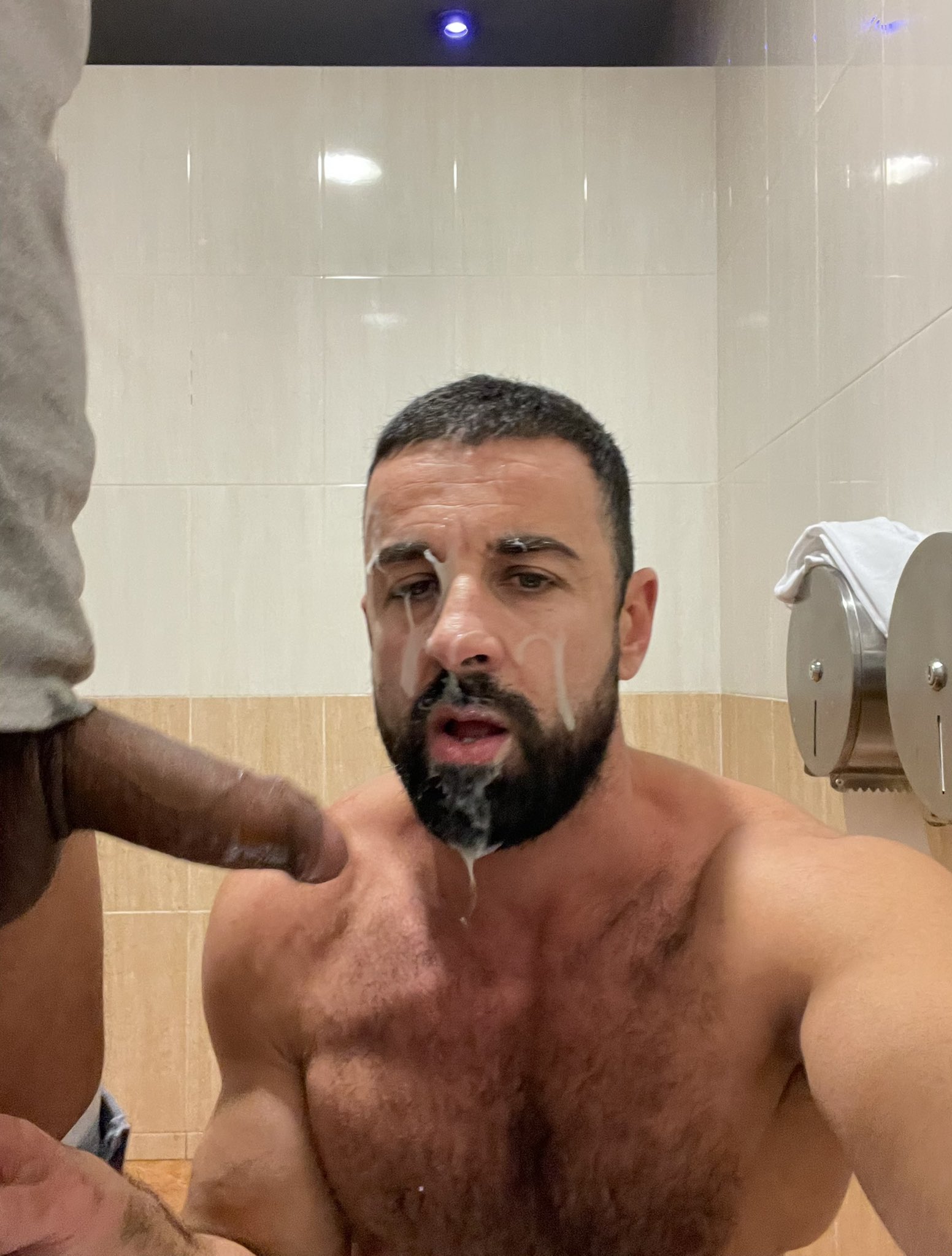 Cada vez que tomo una foto en @boyberrybcn salgo guapo 💦 https://t.co/PAEjeNXmi2