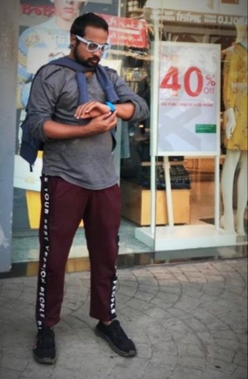 RajanRanjanRR's tweet image. #Samelocation #SameCloth 
But different mood, different attitude