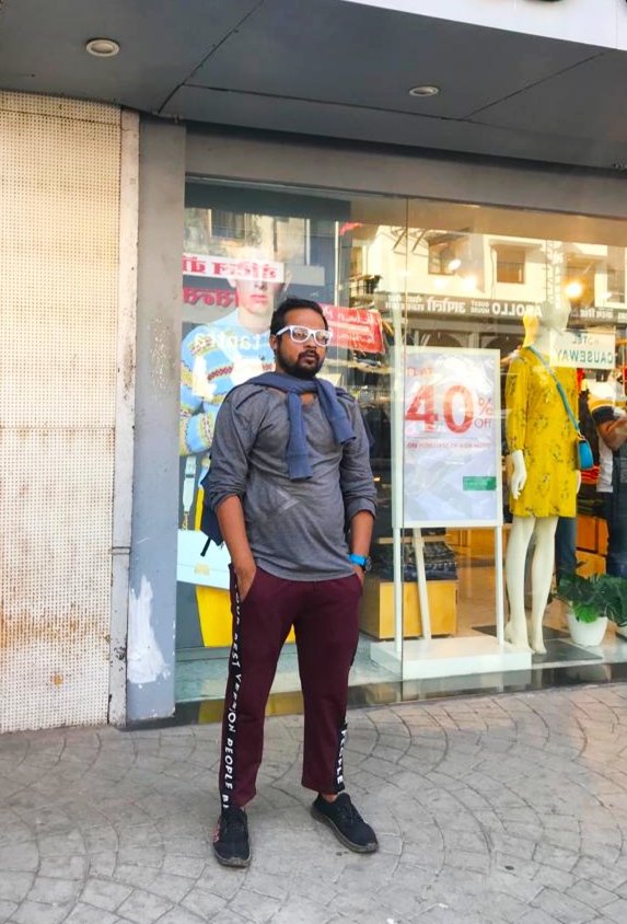 RajanRanjanRR's tweet image. #Samelocation #SameCloth 
But different mood, different attitude