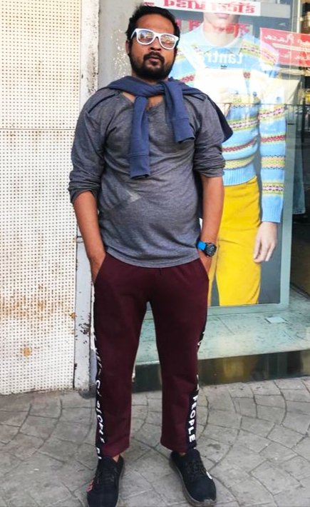 RajanRanjanRR's tweet image. #Samelocation #SameCloth 
But different mood, different attitude