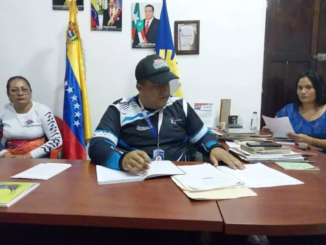 ManuelPenaA's tweet photo. #10Ene | El día de hoy estuve reunido con todo mi equipo de trabajo para definir las actividades a realizar en los próximos días dentro del Mcpio Pampán para cumplir con los lineamientos del Presidente Nicolás Maduro en atender las necesidades de la colectividad. https://t.co/HNucTWfgHF